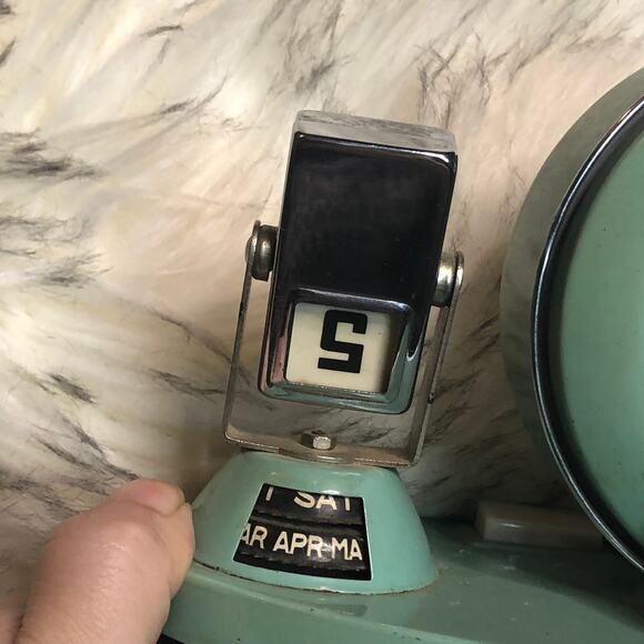 Vintage Golden C-ck Wind Up Calendar Alarm Clock - Picture 8 of 12